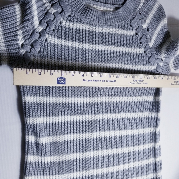 SO PERFECTLY SOFT GRAY AND WHITE SWEATER / TUNIC SIZE MEDIUM - Picture 8 of 14